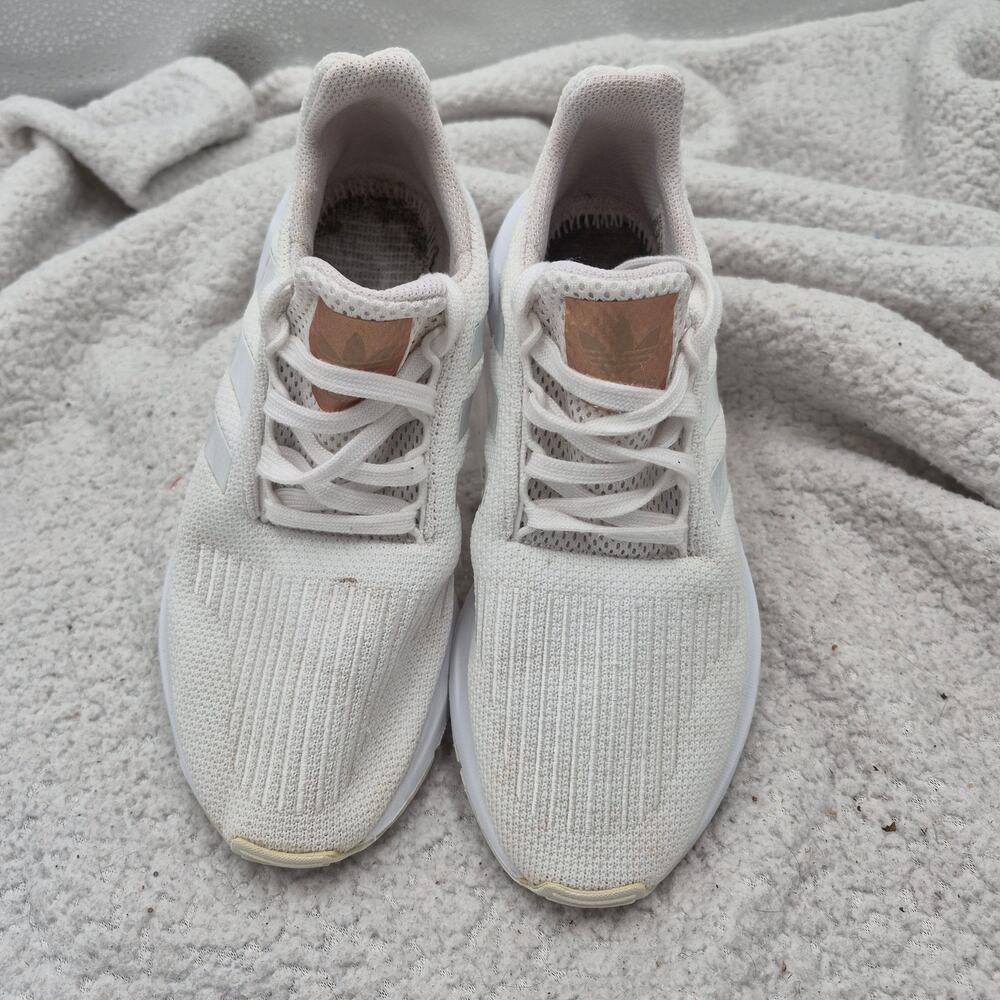 Adidas Swift Run 1.0 casual sneakers white Women's size 6.5